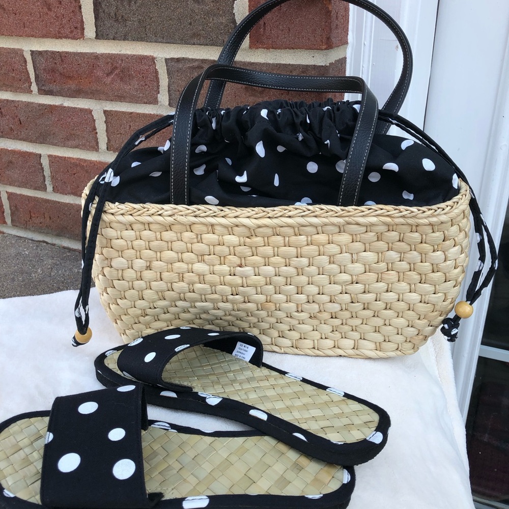 Straw women’s beach bag with sandals polka dots black white set new.